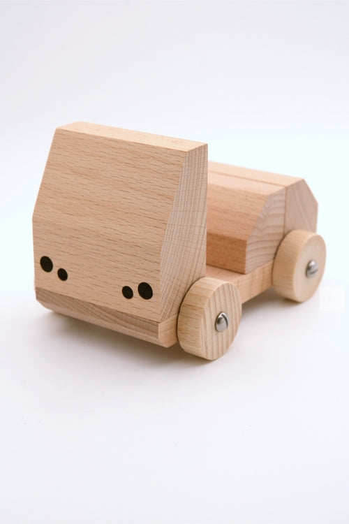 Magnetisches Spielzeugauto aus Holz
