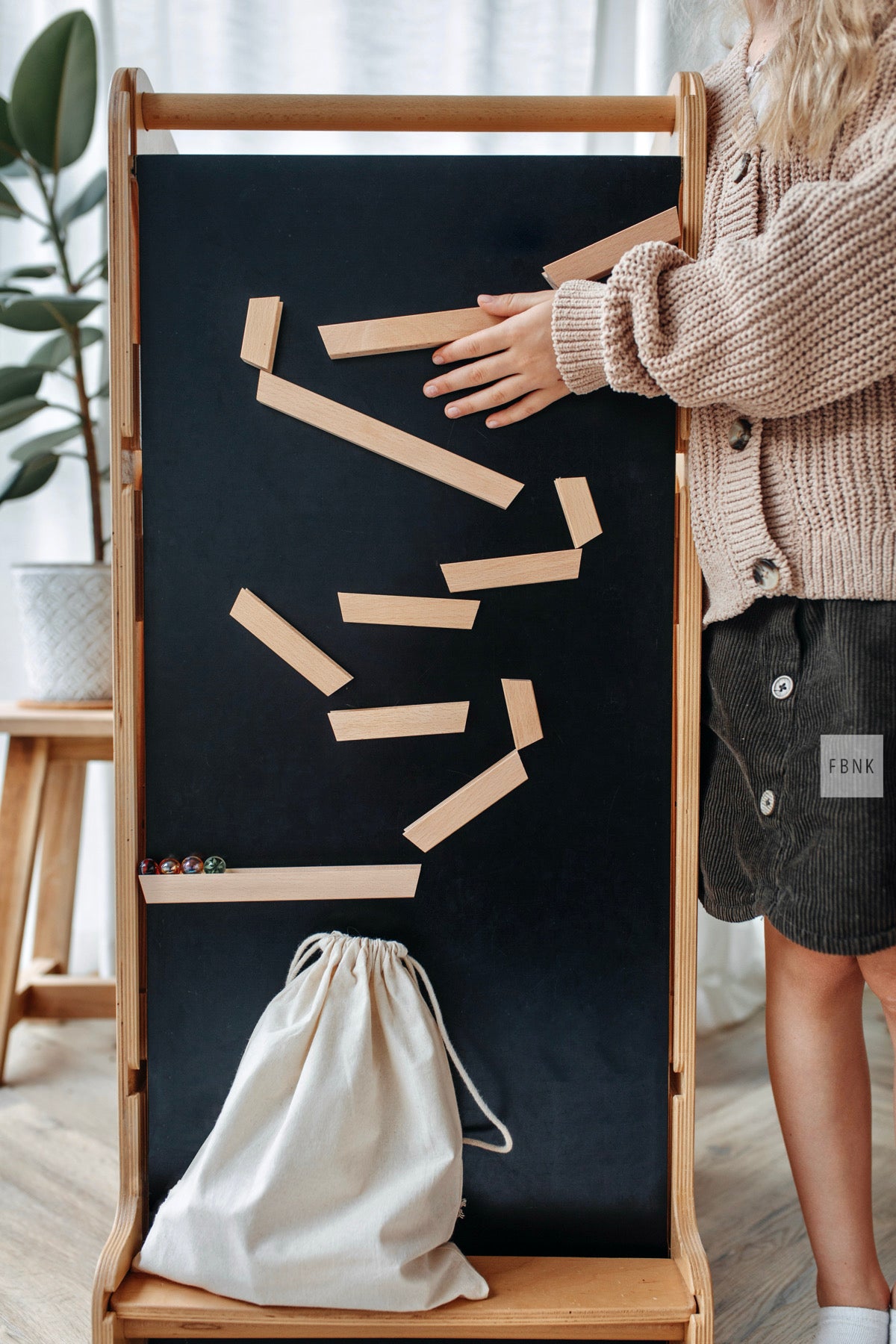 Magnetische Wandmurmelbahn – Set klein im Einsatz