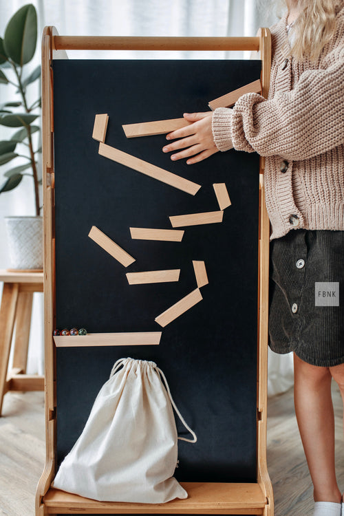 Magnetische Wandmurmelbahn – Set klein im Einsatz