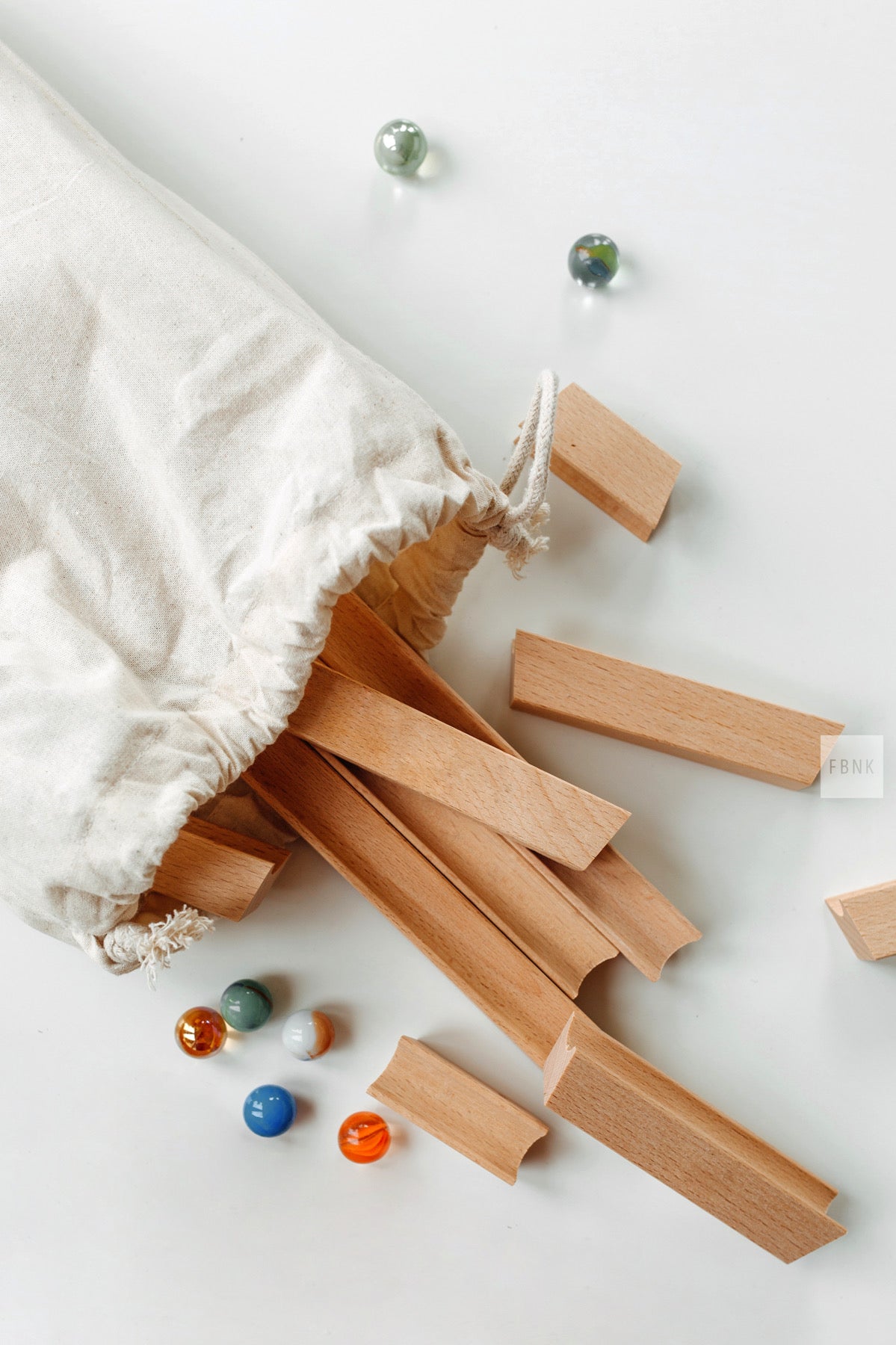 Magnetische Wandmurmelbahn – Set klein im Beutel