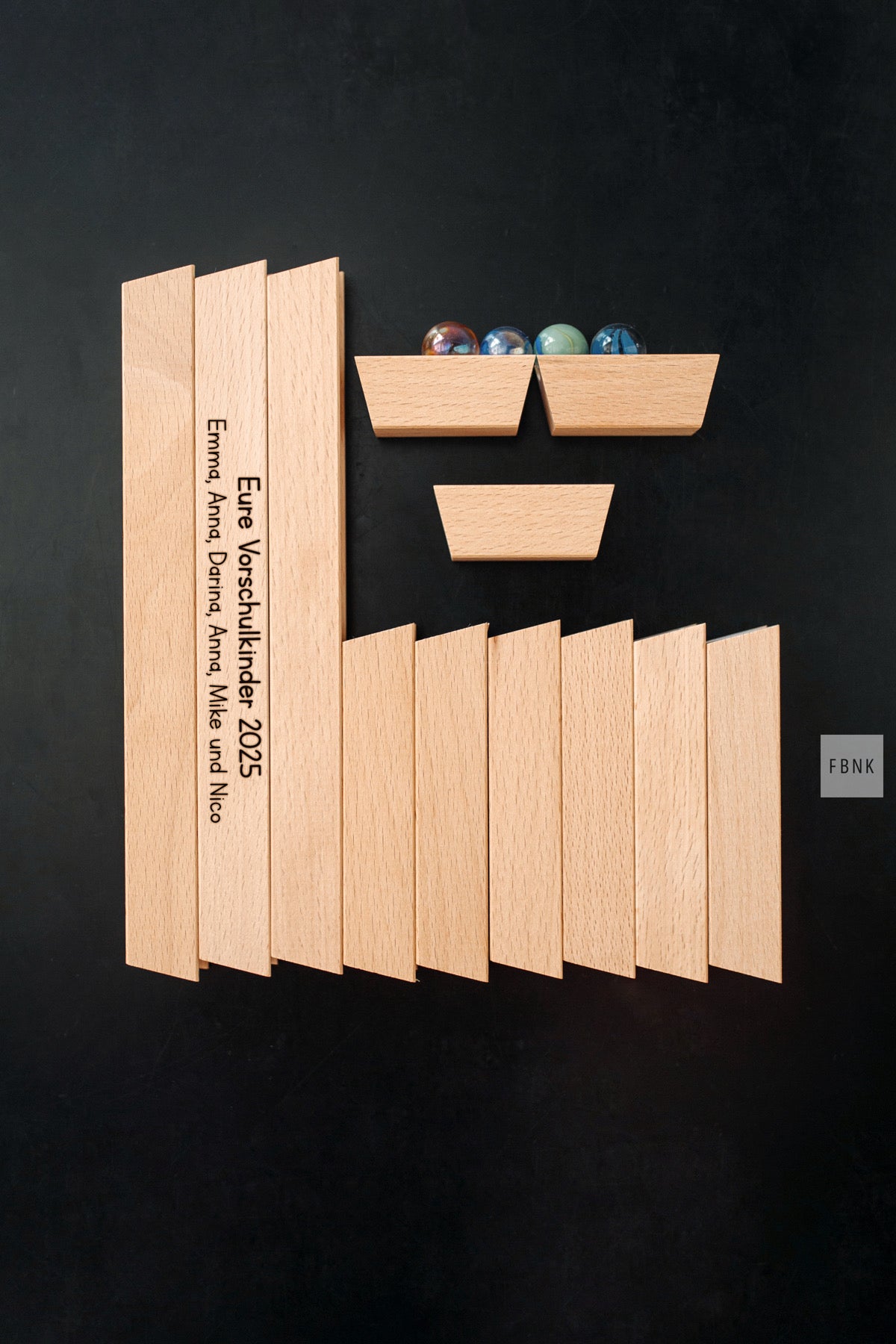 Magnetische Wandmurmelbahn – Set klein mit einer personalisierten Schiene Lieferumfang