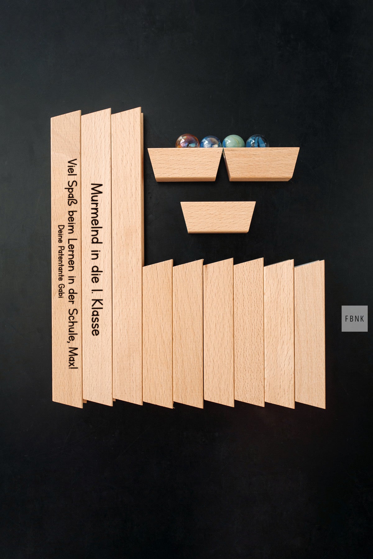 Magnetische Wandmurmelbahn – Set klein mit zwei personalisierten Schienen Lieferumfang