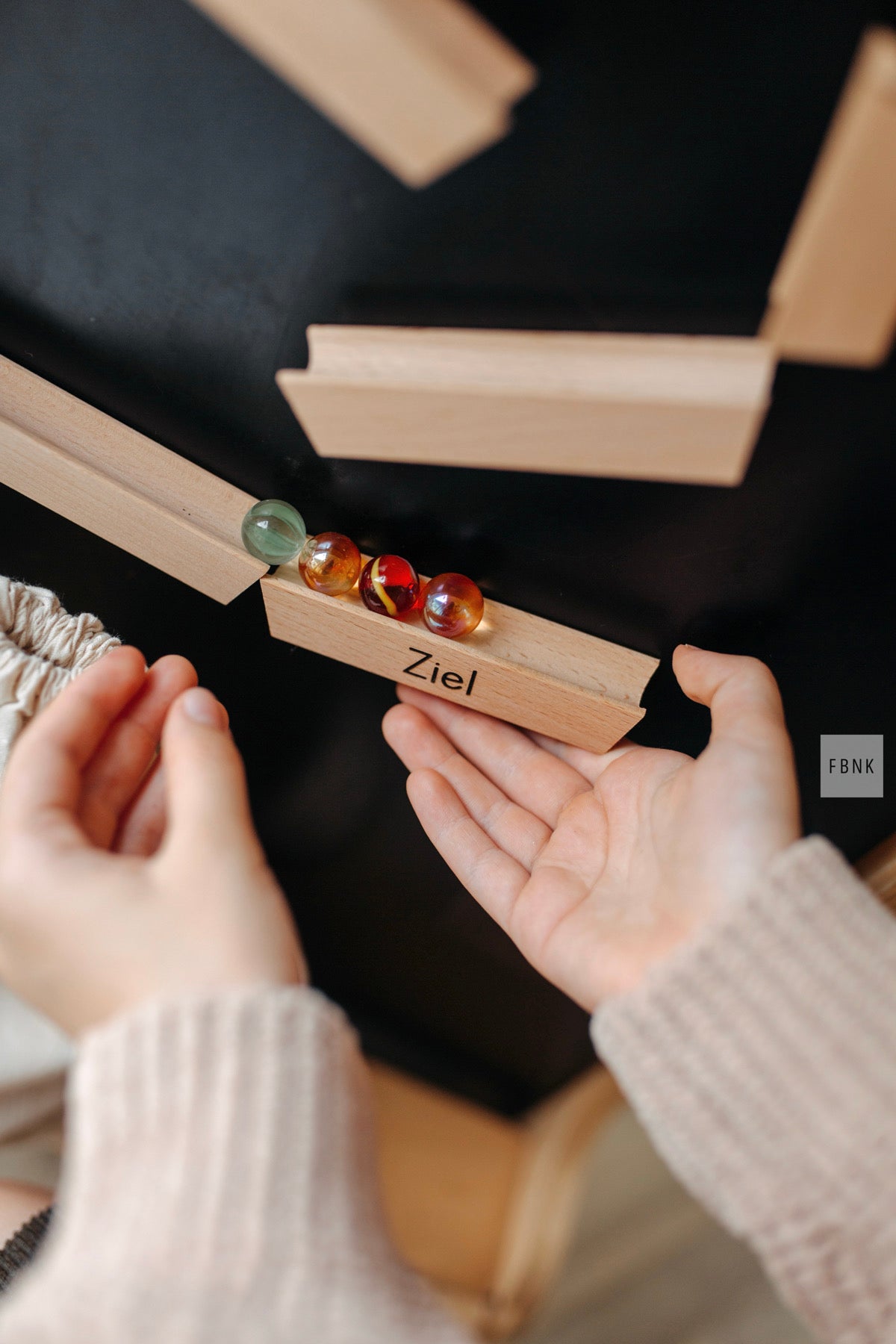 Magnetische Wandmurmelbahn – Ziel-Schiene